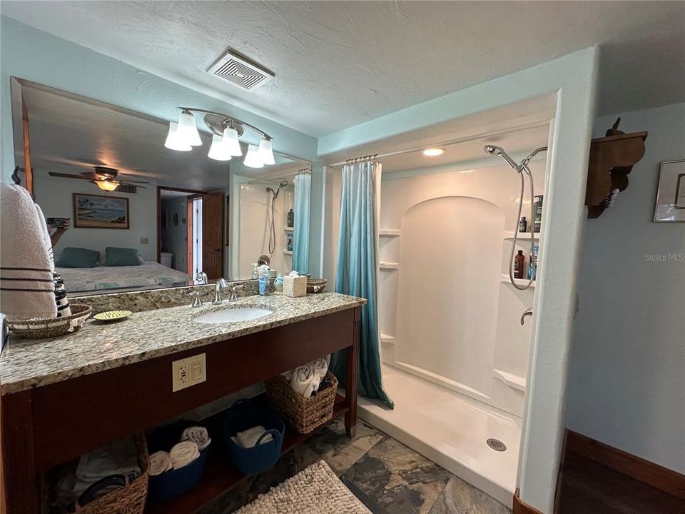 For Rent: $2,250 (2 beds, 2 baths, 732 Square Feet)