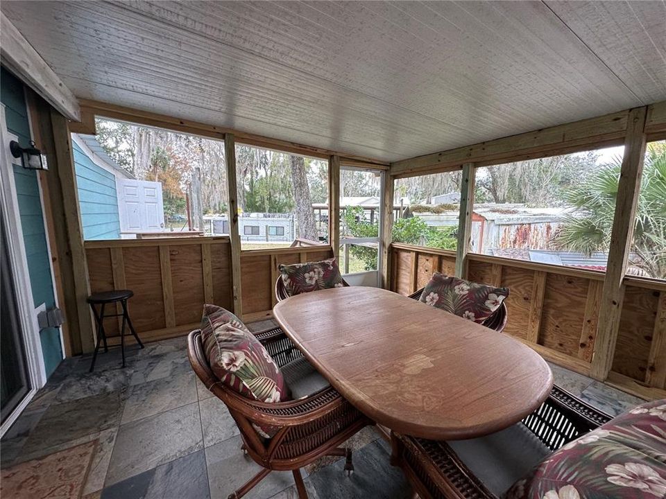 For Rent: $2,250 (2 beds, 2 baths, 732 Square Feet)