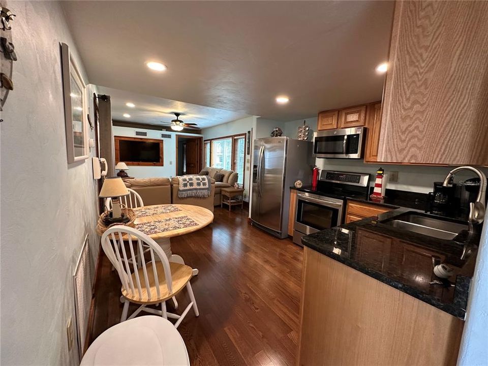 For Rent: $2,250 (2 beds, 2 baths, 732 Square Feet)