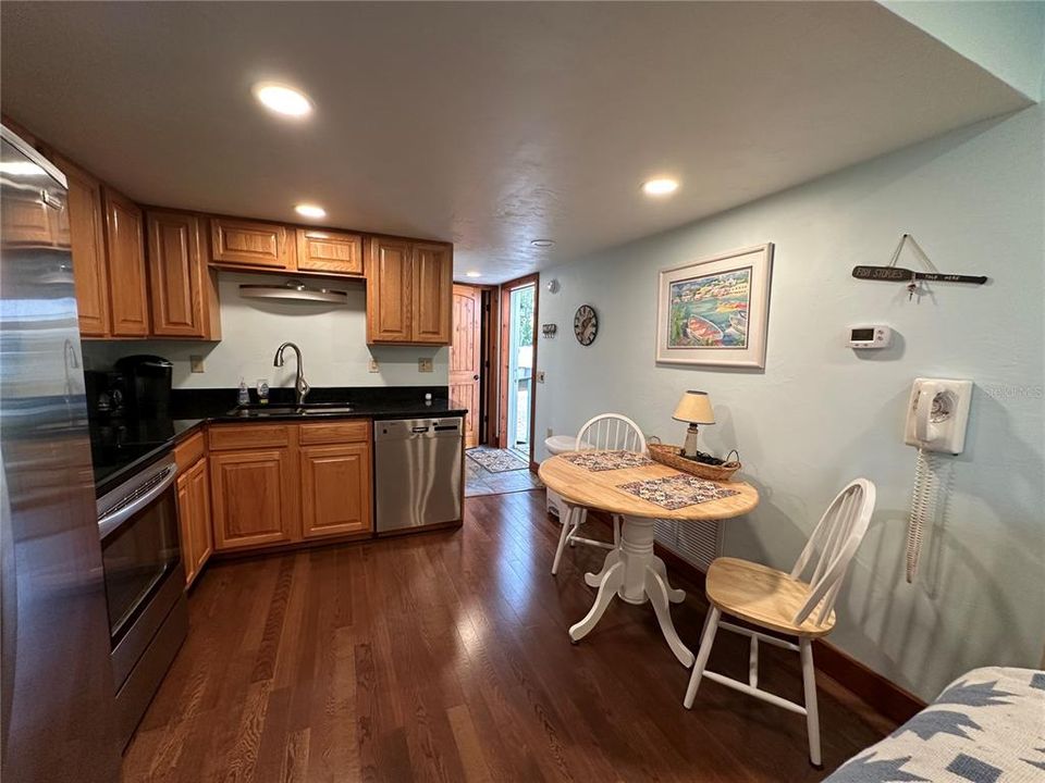 For Rent: $2,250 (2 beds, 2 baths, 732 Square Feet)