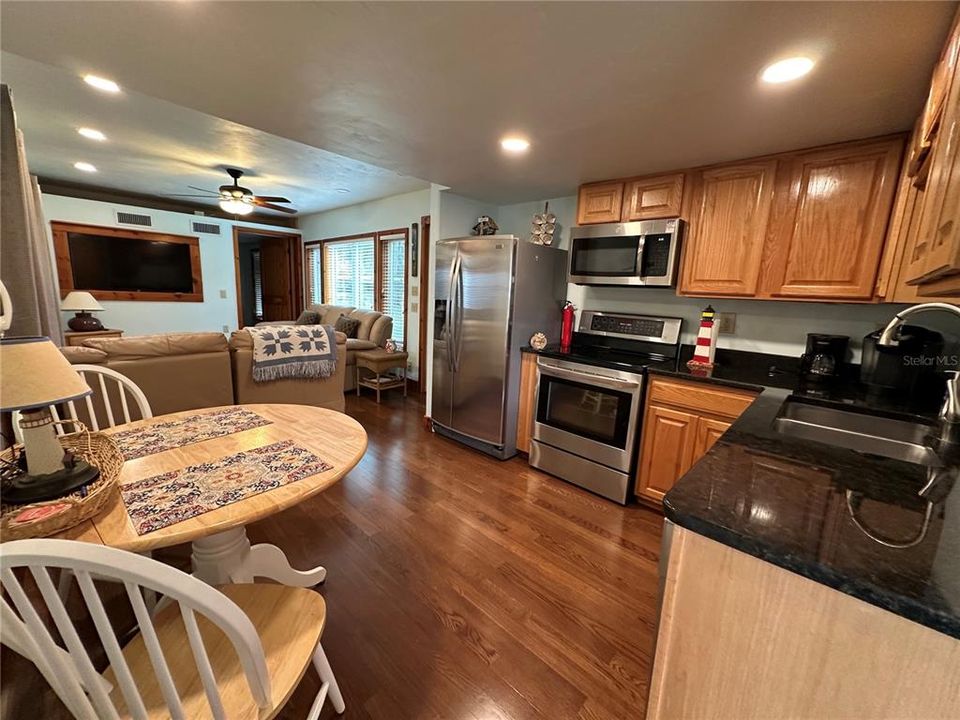 For Rent: $2,250 (2 beds, 2 baths, 732 Square Feet)