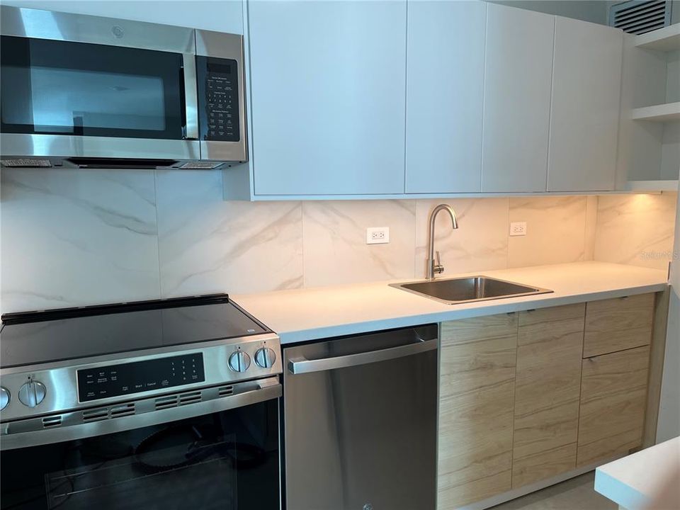 For Rent: $2,200 (3 beds, 3 baths, 1354 Square Feet)