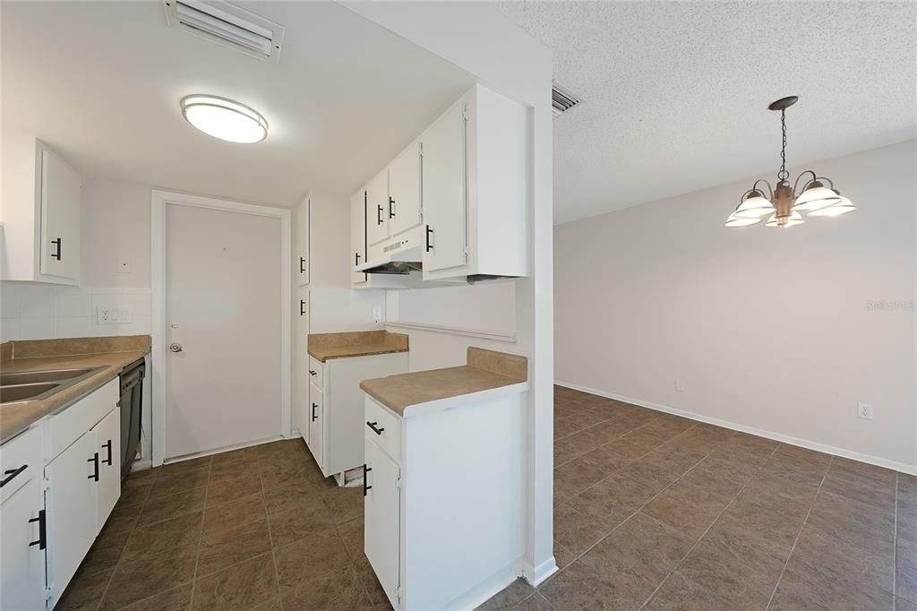 待售: $150,000 (3 贝兹, 2 浴室, 1282 平方英尺)