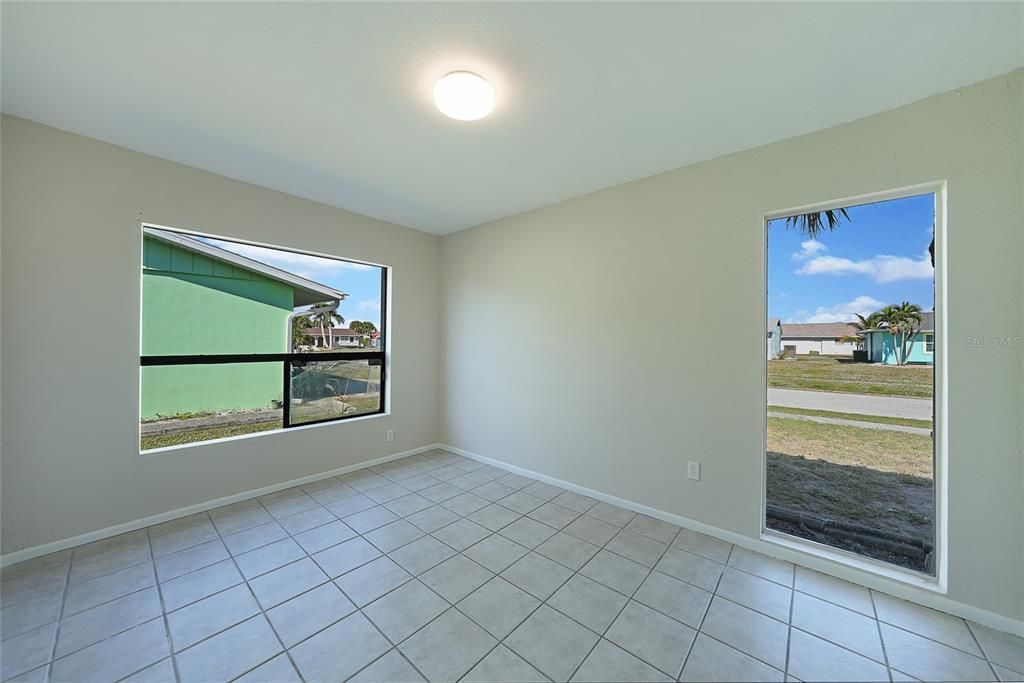 待售: $150,000 (3 贝兹, 2 浴室, 1282 平方英尺)