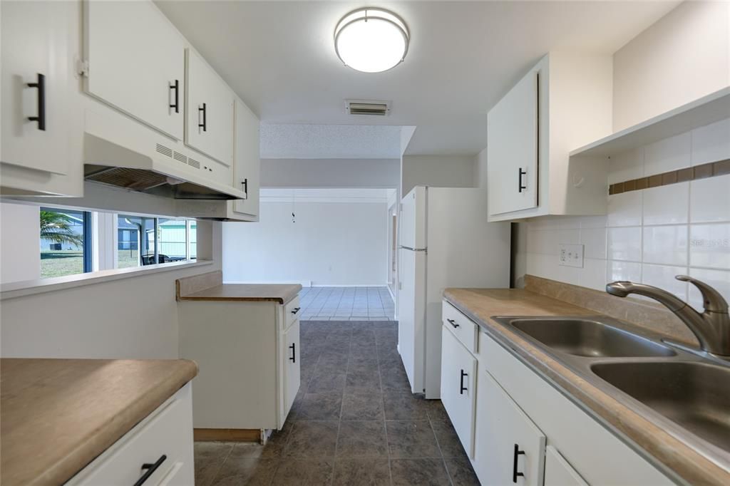 待售: $150,000 (3 贝兹, 2 浴室, 1282 平方英尺)