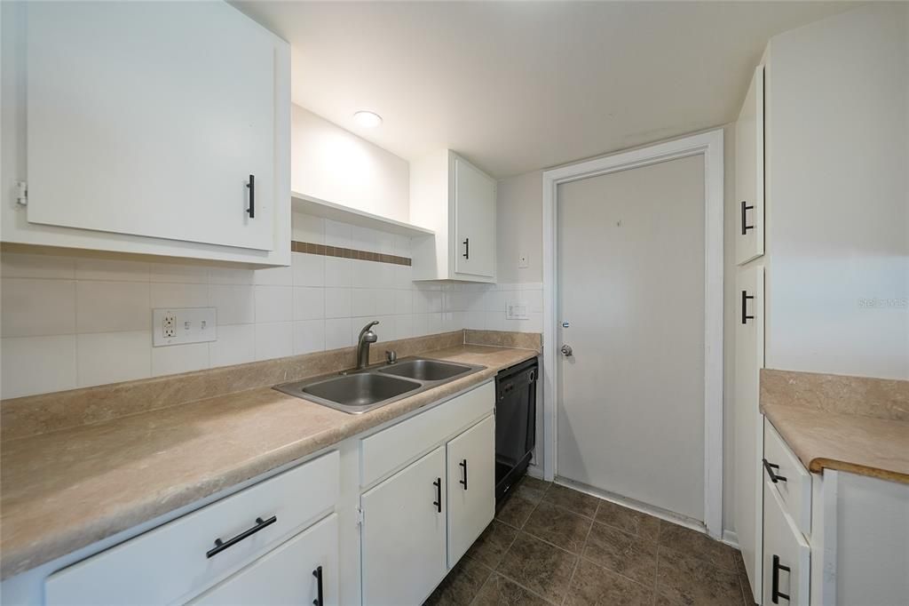 待售: $150,000 (3 贝兹, 2 浴室, 1282 平方英尺)