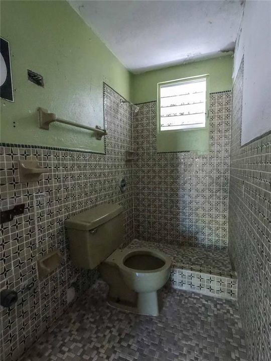 For Sale: $549,000 (5 beds, 5 baths, 3425 Square Feet)