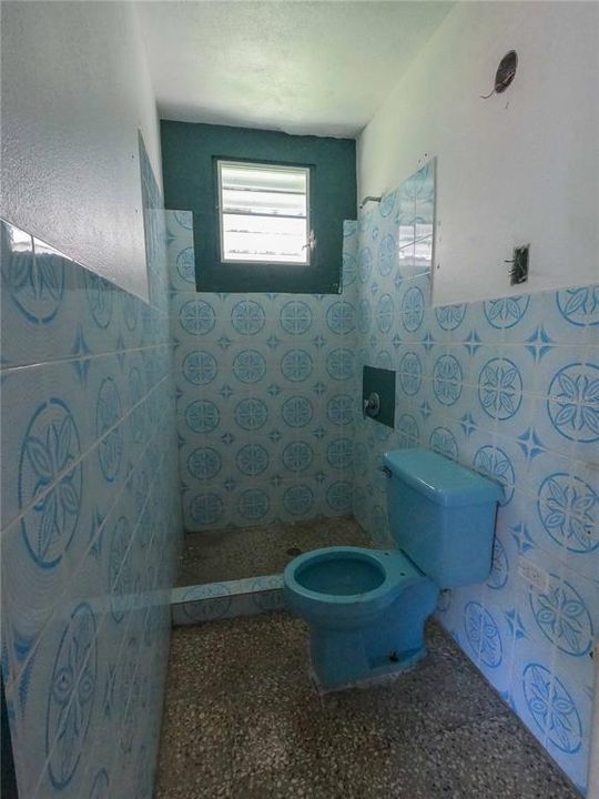 For Sale: $549,000 (5 beds, 5 baths, 3425 Square Feet)