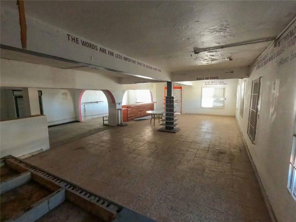 For Sale: $549,000 (5 beds, 5 baths, 3425 Square Feet)