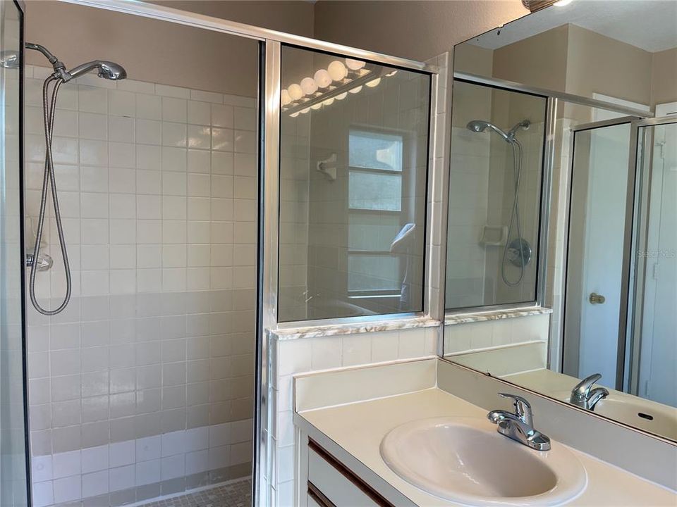 For Rent: $2,000 (3 beds, 2 baths, 1871 Square Feet)