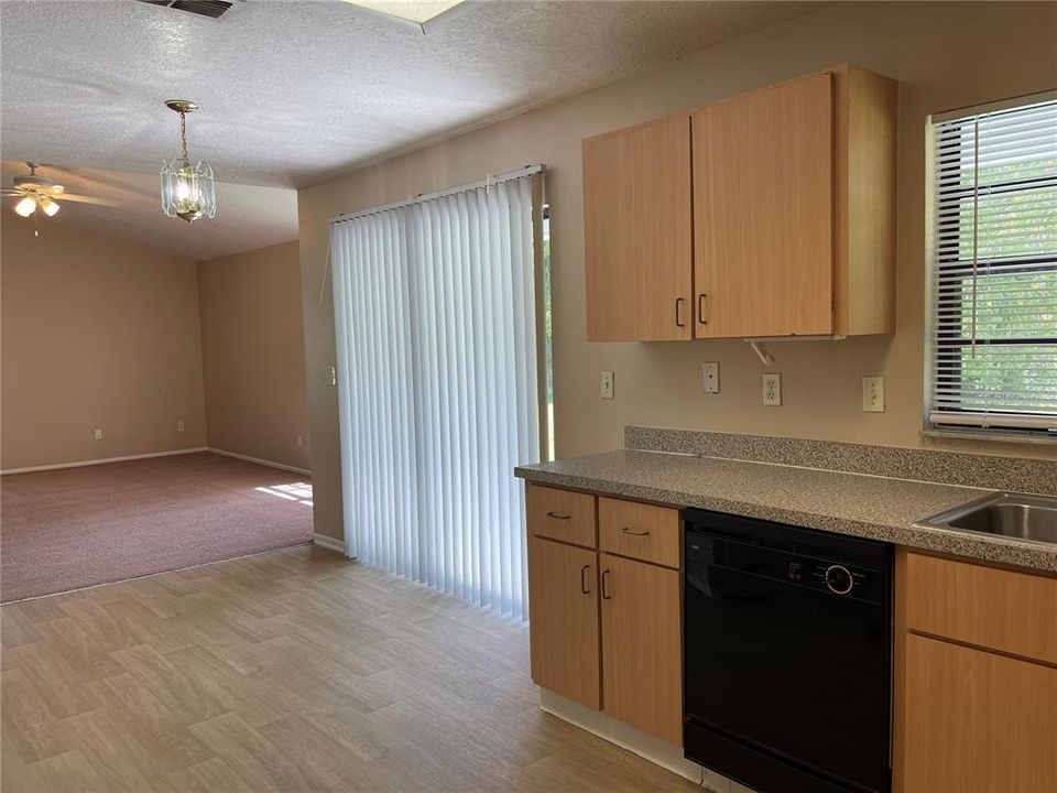 For Rent: $2,000 (3 beds, 2 baths, 1871 Square Feet)