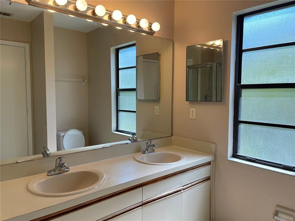 For Rent: $2,000 (3 beds, 2 baths, 1871 Square Feet)