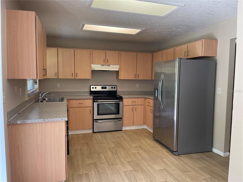 For Rent: $2,000 (3 beds, 2 baths, 1871 Square Feet)