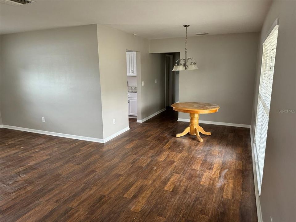 For Rent: $1,500 (2 beds, 1 baths, 1170 Square Feet)