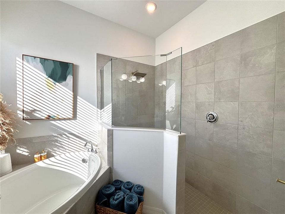 В аренду: $9,000 (2 спален, 2 ванн, 2061 Квадратных фут)