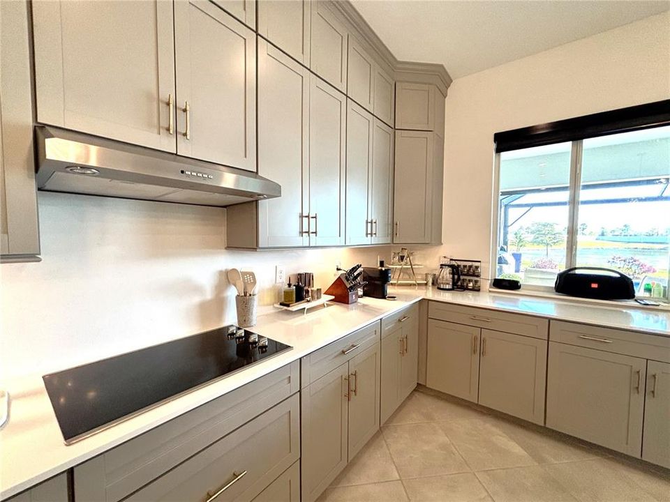 В аренду: $9,000 (2 спален, 2 ванн, 2061 Квадратных фут)