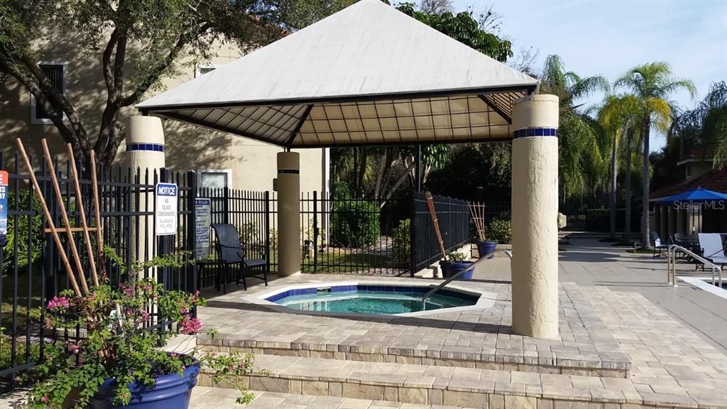 For Rent: $1,400 (1 beds, 1 baths, 572 Square Feet)