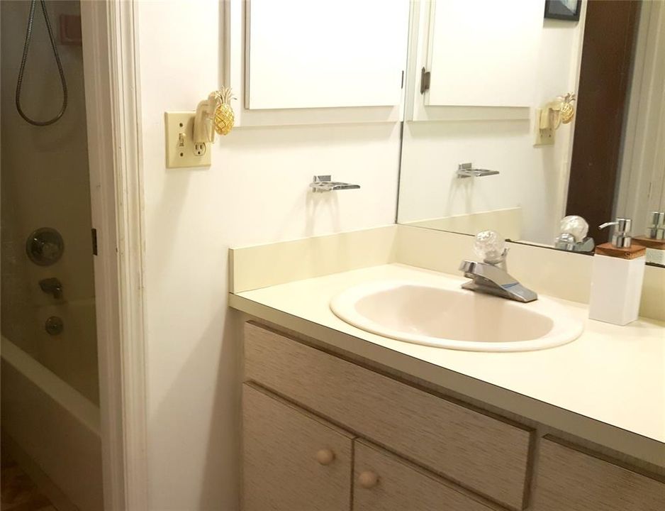 For Rent: $2,400 (2 beds, 2 baths, 1431 Square Feet)