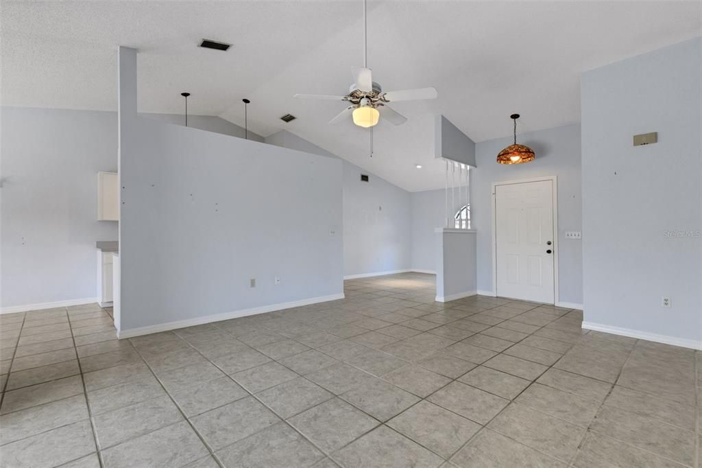 待售: $425,000 (3 贝兹, 2 浴室, 1631 平方英尺)