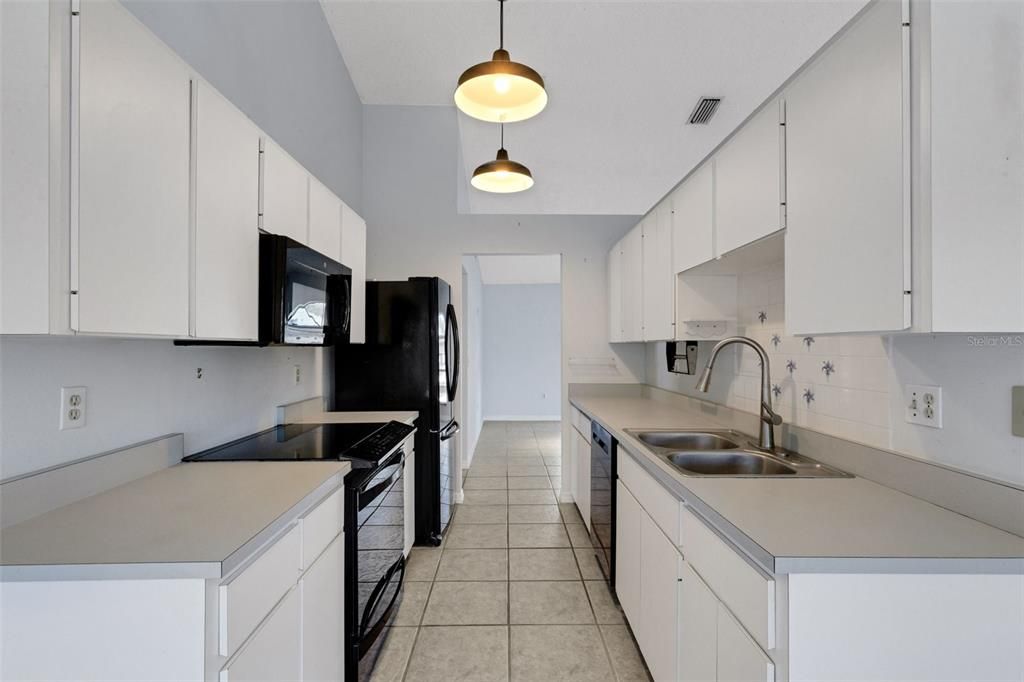 待售: $425,000 (3 贝兹, 2 浴室, 1631 平方英尺)