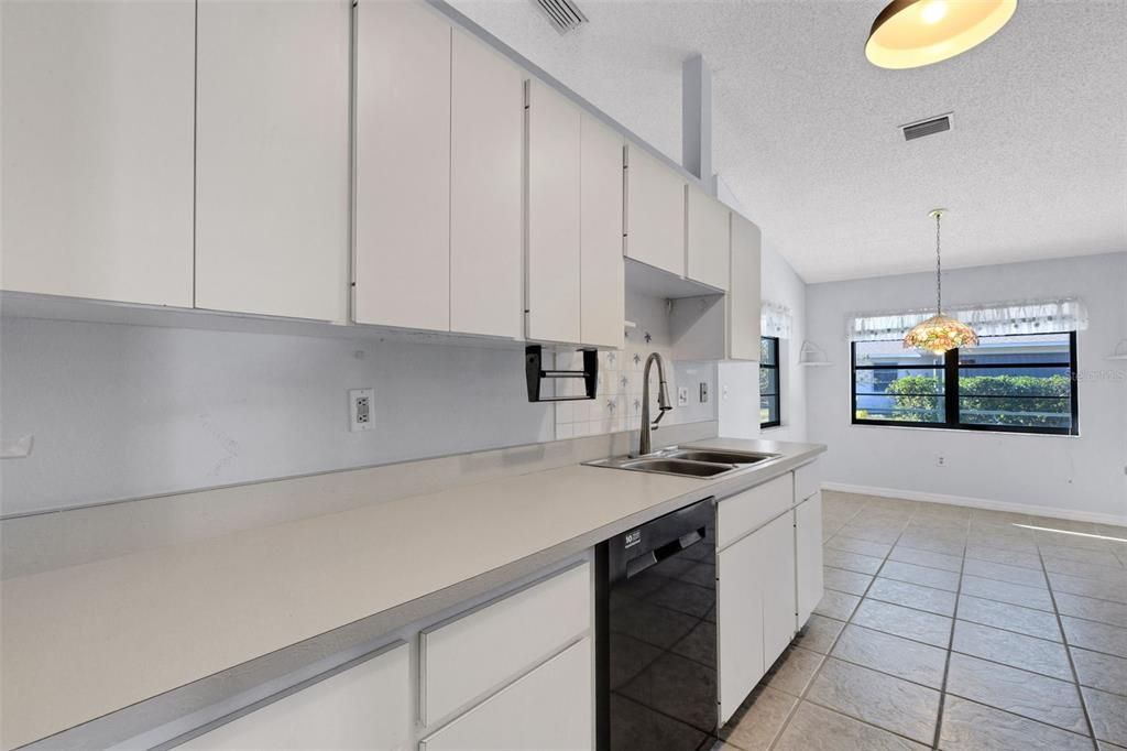 待售: $425,000 (3 贝兹, 2 浴室, 1631 平方英尺)