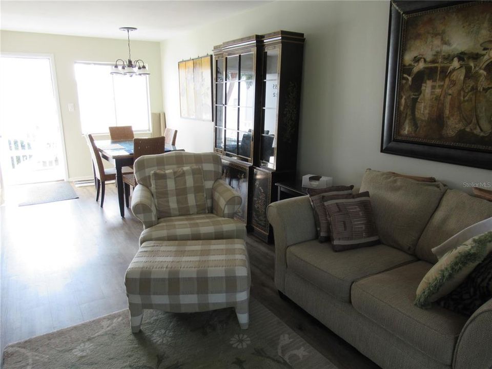 待售: $119,900 (2 贝兹, 1 浴室, 768 平方英尺)