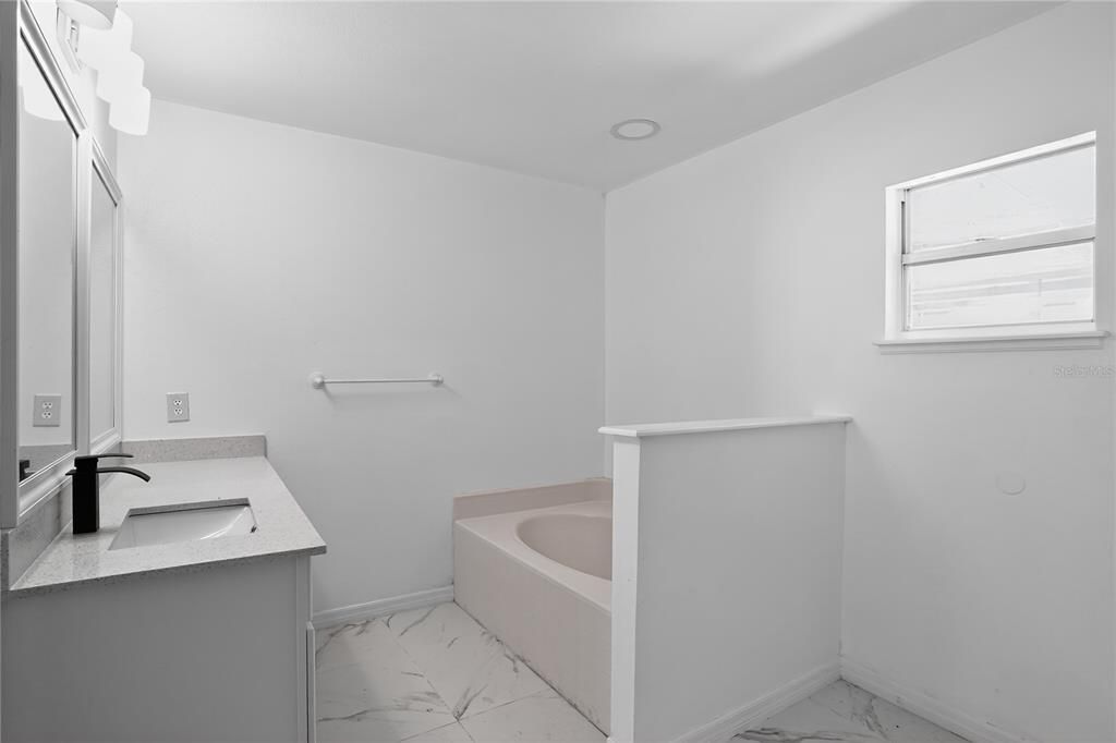 En Venta: $399,900 (4 camas, 2 baños, 2088 Pies cuadrados)