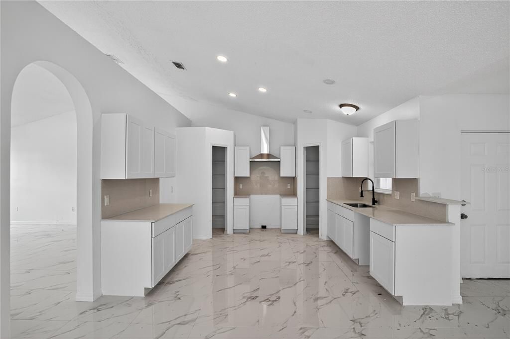 En Venta: $399,900 (4 camas, 2 baños, 2088 Pies cuadrados)