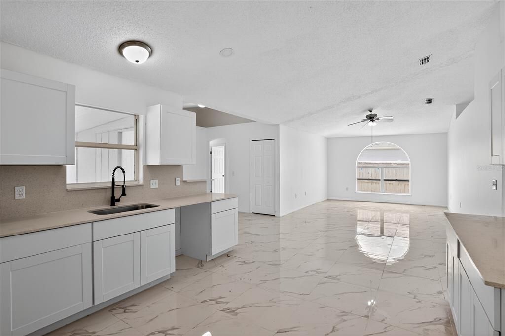 En Venta: $399,900 (4 camas, 2 baños, 2088 Pies cuadrados)