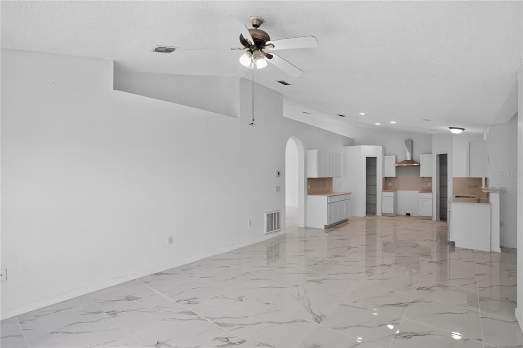 En Venta: $399,900 (4 camas, 2 baños, 2088 Pies cuadrados)