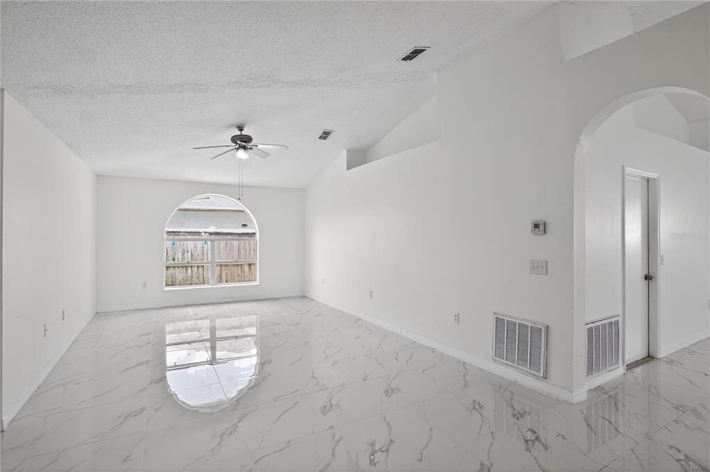 En Venta: $399,900 (4 camas, 2 baños, 2088 Pies cuadrados)