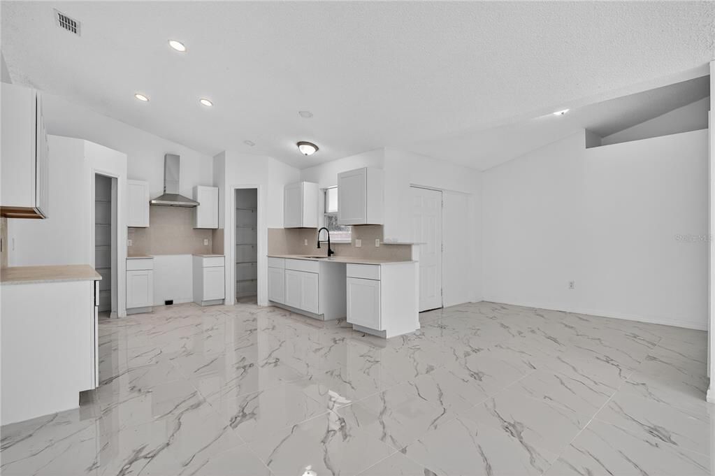 En Venta: $399,900 (4 camas, 2 baños, 2088 Pies cuadrados)