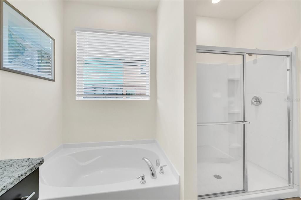 For Sale: $639,000 (6 beds, 5 baths, 3173 Square Feet)