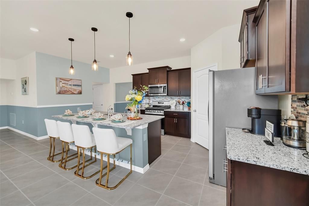 For Sale: $639,000 (6 beds, 5 baths, 3173 Square Feet)