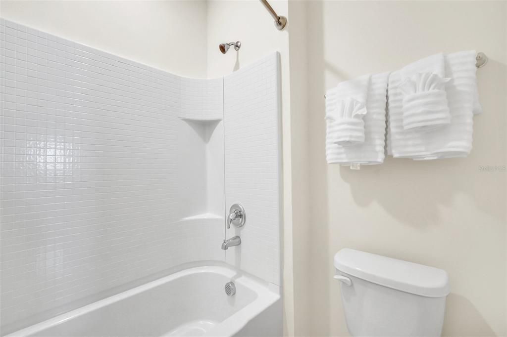 For Sale: $639,000 (6 beds, 5 baths, 3173 Square Feet)