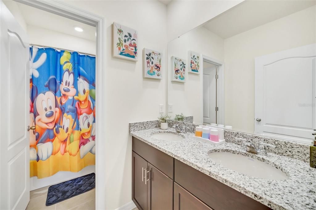 For Sale: $639,000 (6 beds, 5 baths, 3173 Square Feet)