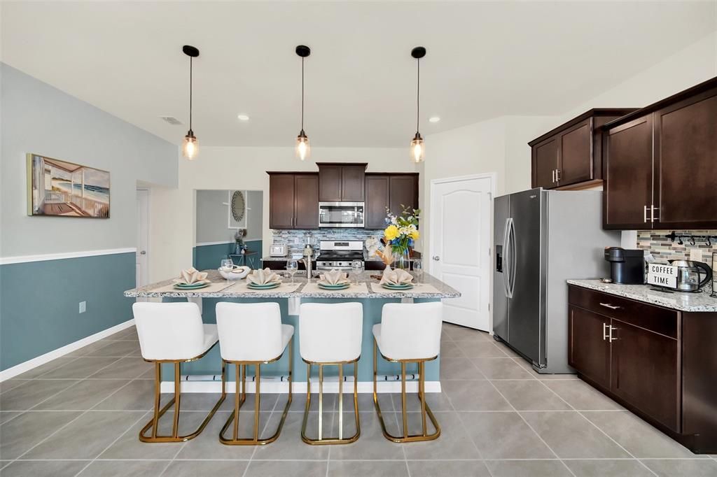 For Sale: $639,000 (6 beds, 5 baths, 3173 Square Feet)