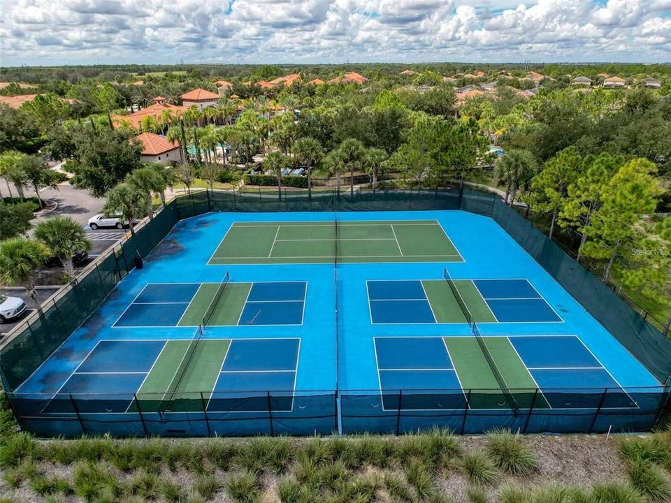 For Sale: $639,000 (6 beds, 5 baths, 3173 Square Feet)