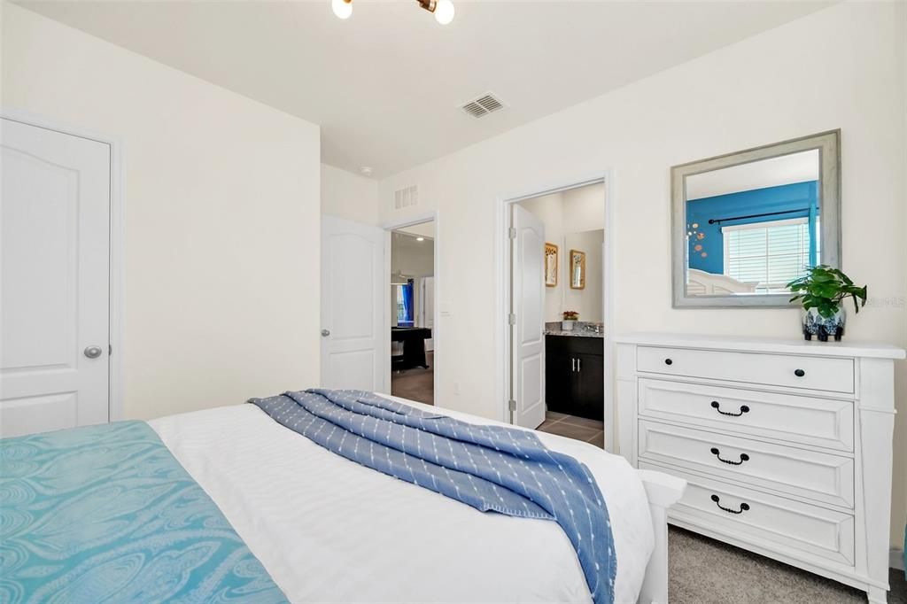 For Sale: $639,000 (6 beds, 5 baths, 3173 Square Feet)