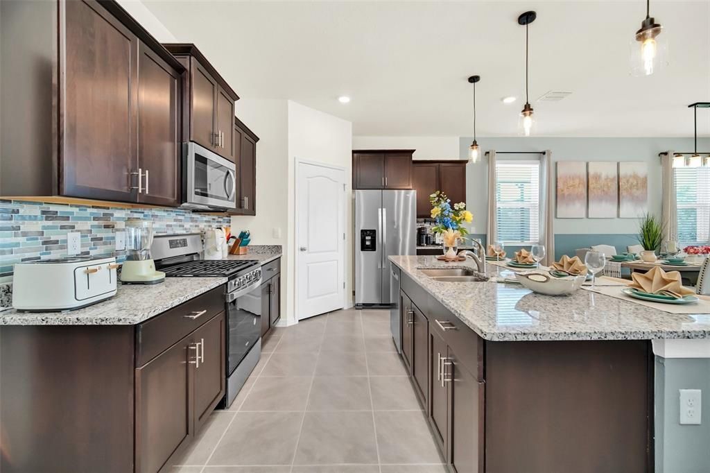 For Sale: $639,000 (6 beds, 5 baths, 3173 Square Feet)