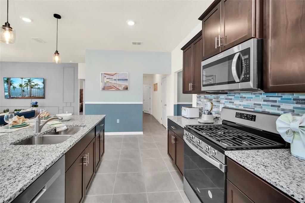 For Sale: $639,000 (6 beds, 5 baths, 3173 Square Feet)