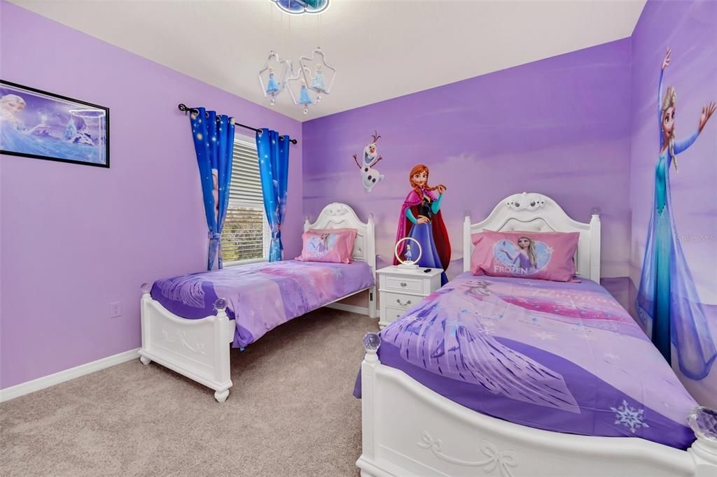 For Sale: $639,000 (6 beds, 5 baths, 3173 Square Feet)