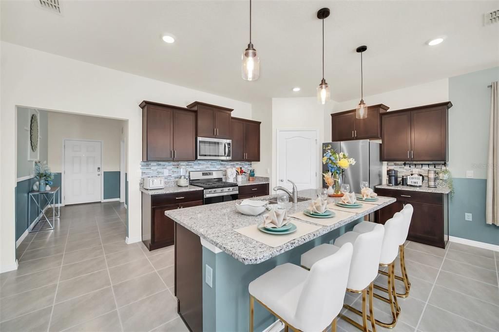 For Sale: $639,000 (6 beds, 5 baths, 3173 Square Feet)