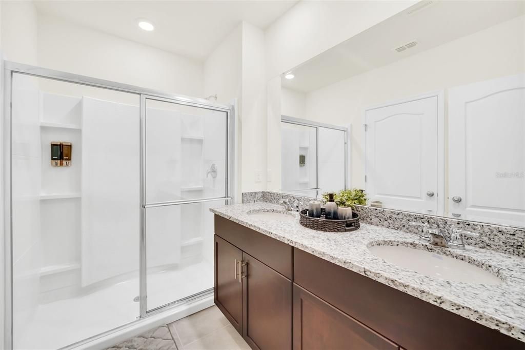 For Sale: $639,000 (6 beds, 5 baths, 3173 Square Feet)