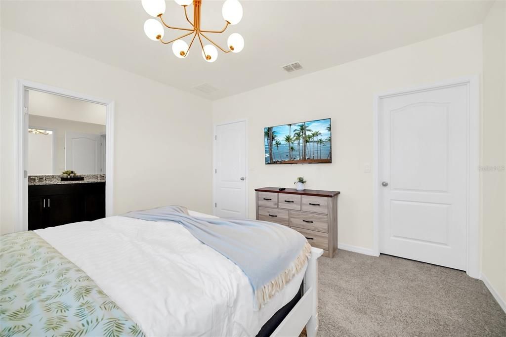 For Sale: $639,000 (6 beds, 5 baths, 3173 Square Feet)