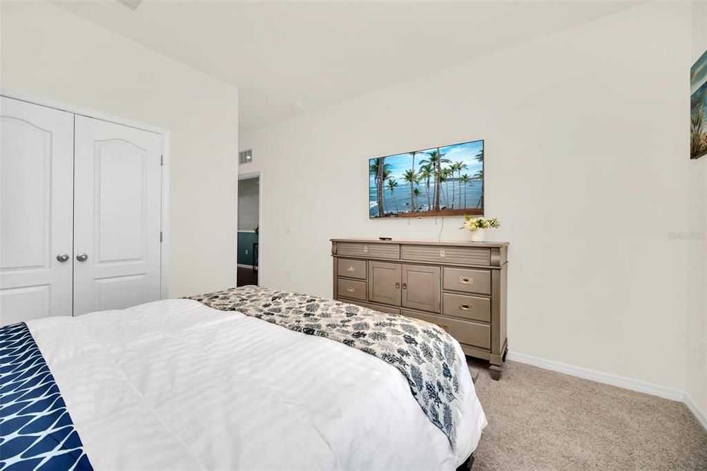 For Sale: $639,000 (6 beds, 5 baths, 3173 Square Feet)