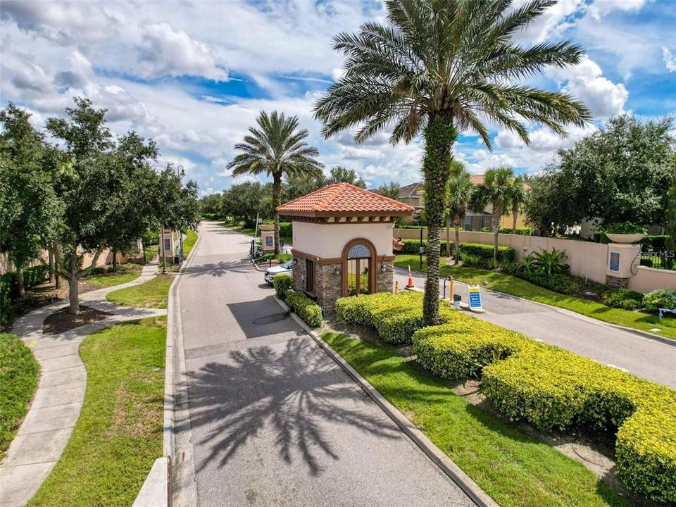 For Sale: $639,000 (6 beds, 5 baths, 3173 Square Feet)