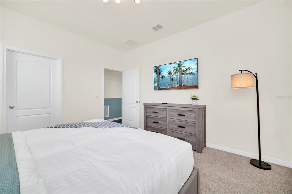 For Sale: $639,000 (6 beds, 5 baths, 3173 Square Feet)