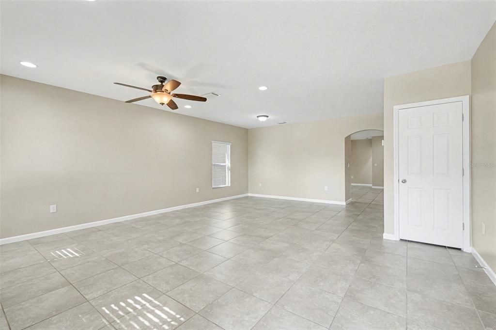 На продажу: $399,900 (3 спален, 2 ванн, 1770 Квадратных фут)