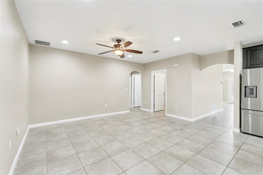 На продажу: $399,900 (3 спален, 2 ванн, 1770 Квадратных фут)